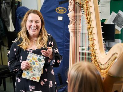 harpist in a lesson